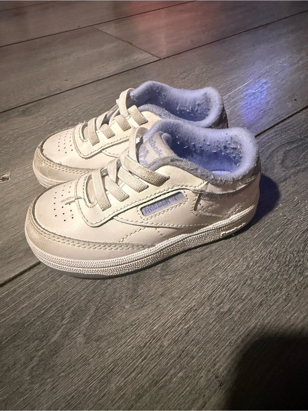 Reebok Kids Low-Top Sneakers in Light Gray with Pale Blue Lining